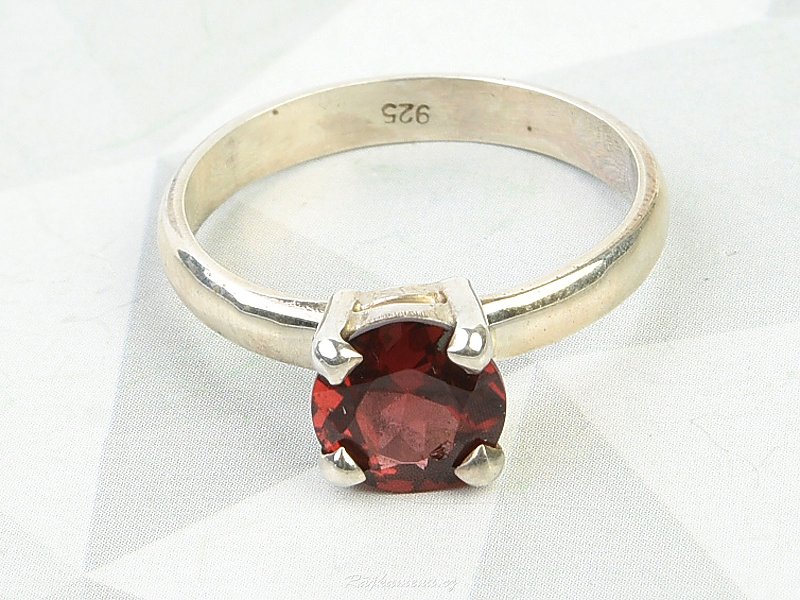 Granát broušený prsten vel.52 Ag 925/1000 (2,1g)