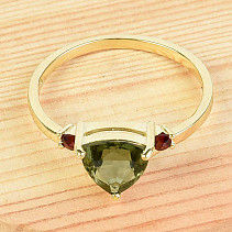 Prsten vltavín a granáty zlato Au 585/1000 standard brusvel.53 2,22g