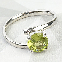 Ring with cut olivine Ag 925/1000