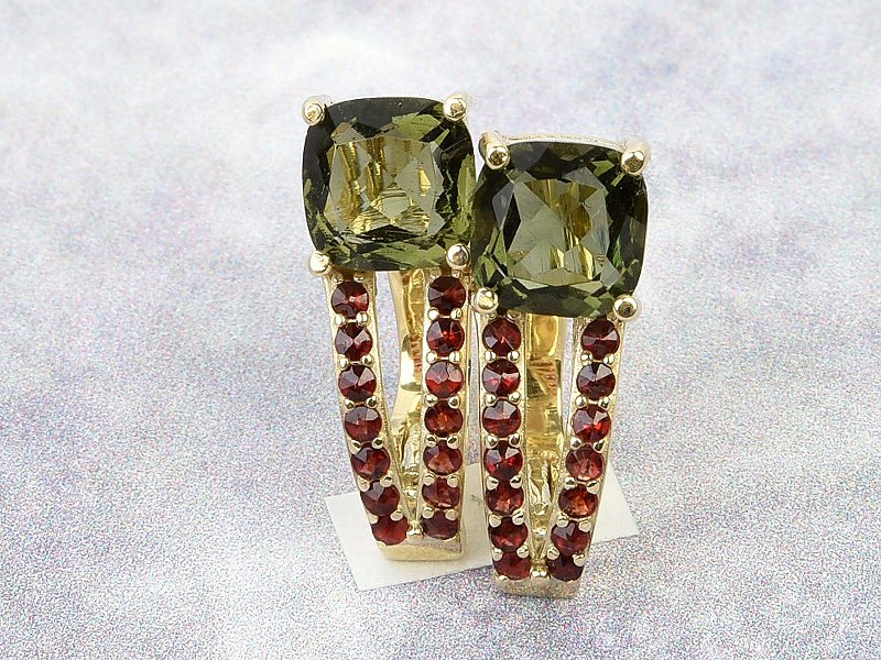 Moldavite and garnet luxury earrings 7 x 7mm standard cut Au 585/1000 14K gold 5.72g