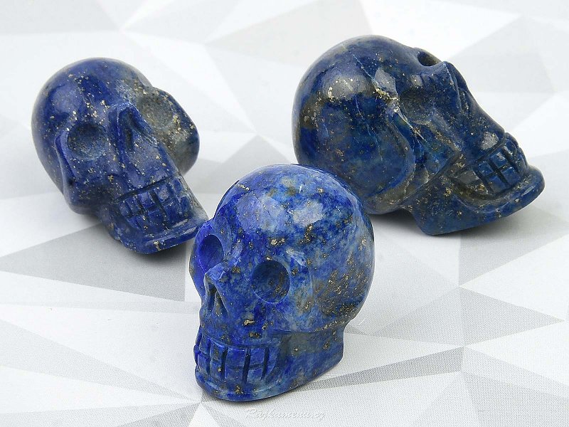 Lebka z kamene lapis lazuli