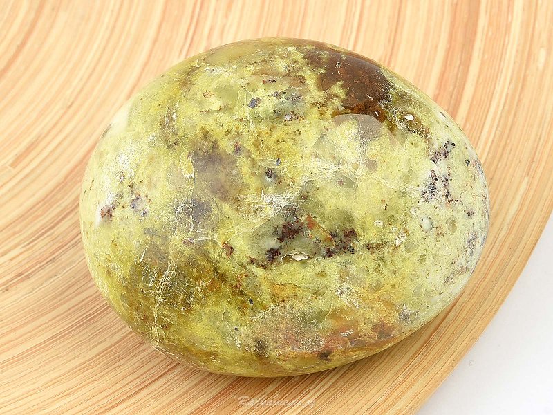 Green opal stone (165 g)