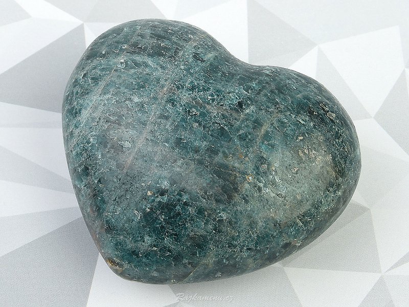 Heart made of apatite stone 176g