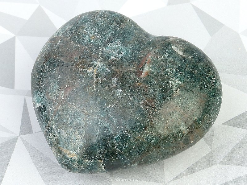 Heart made of apatite stone 226g