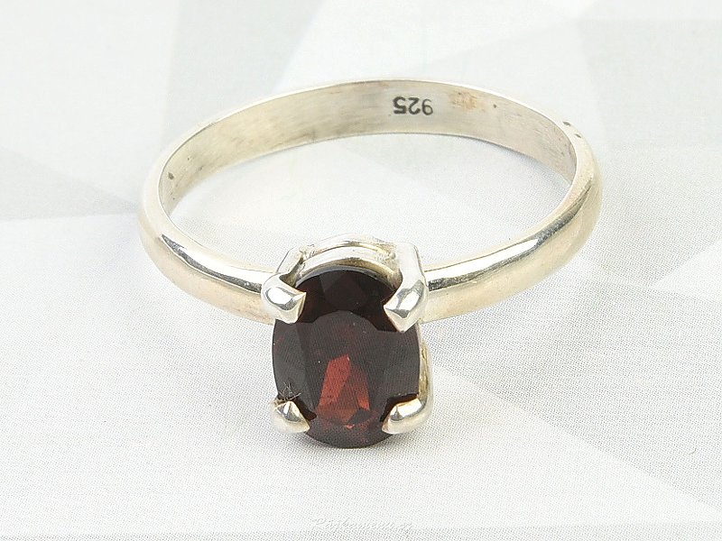 Oval garnet ring Ag 925/1000 standard cut