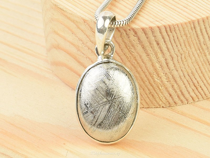 Oval pendant with meteorite (Ag 925/1000)