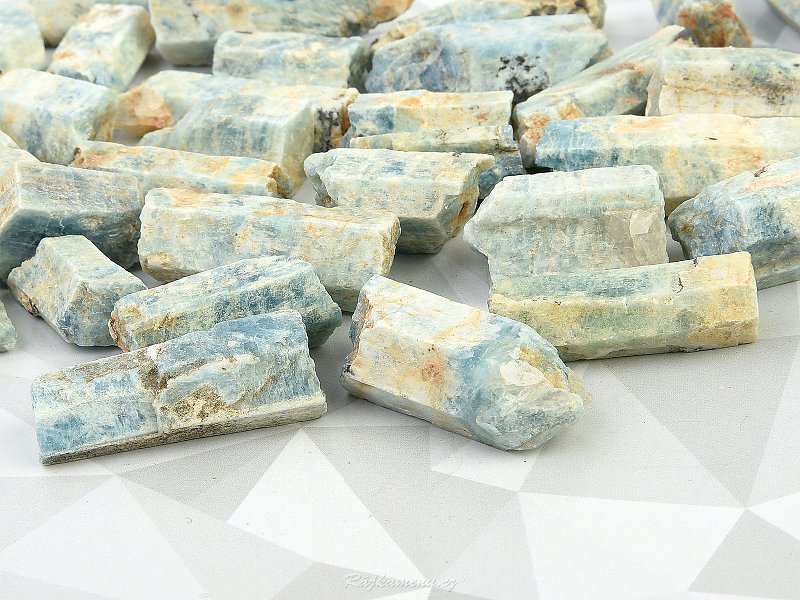 Krystal akvamarínu cca 2-4cm