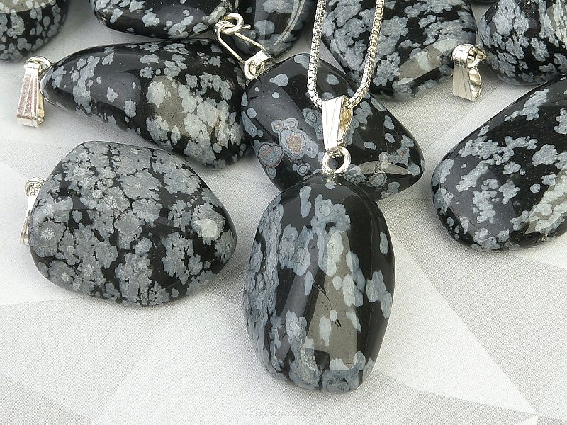 Flaky obsidian pendant (Ag 925/1000)