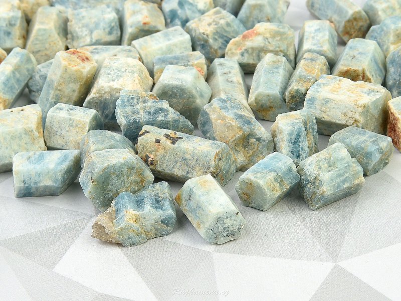 Natural aquamarine crystal (approx. 1-2cm)