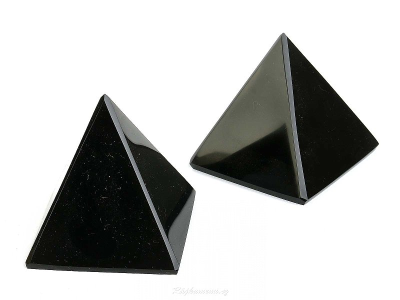 Pyramid of black obsidian larger than 6cm