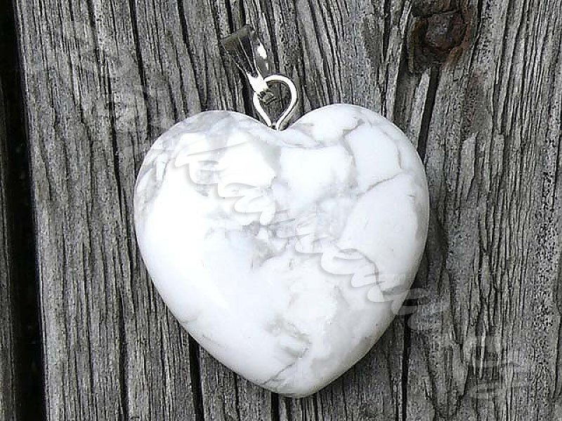 Heart-shaped pendant magnesite