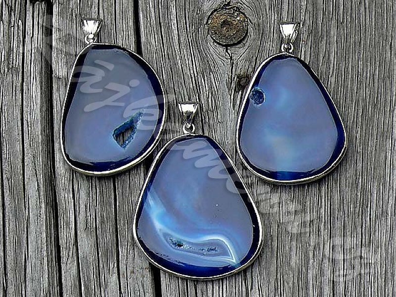 Dyed blue agate pendant
