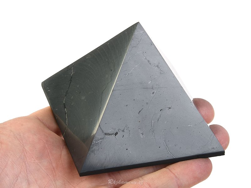 Šungit pyramida leštěná 8cm (Rusko)
