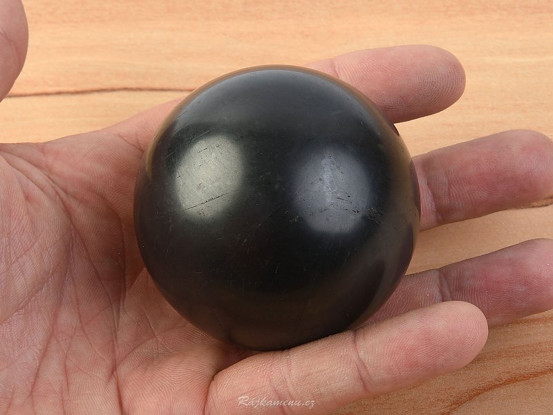 Šungit leštěná koule 6cm (Rusko)