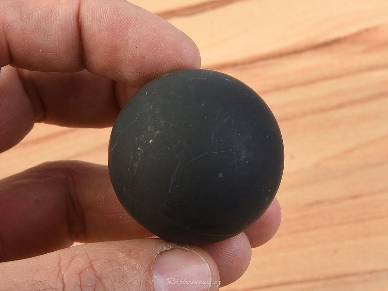 Šungit neleštěná koule 3cm (Rusko)