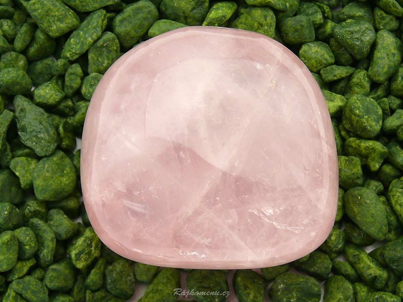Tromle rose quartz from Madagascar 82 g