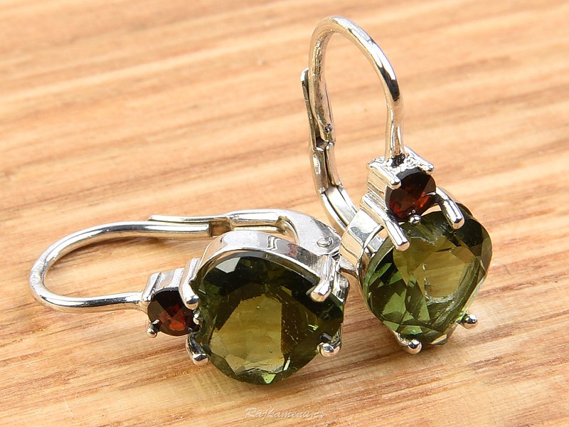 Earrings with garnets and moldavite Heart 8 x 8 mm standard cut Ag 925/1000