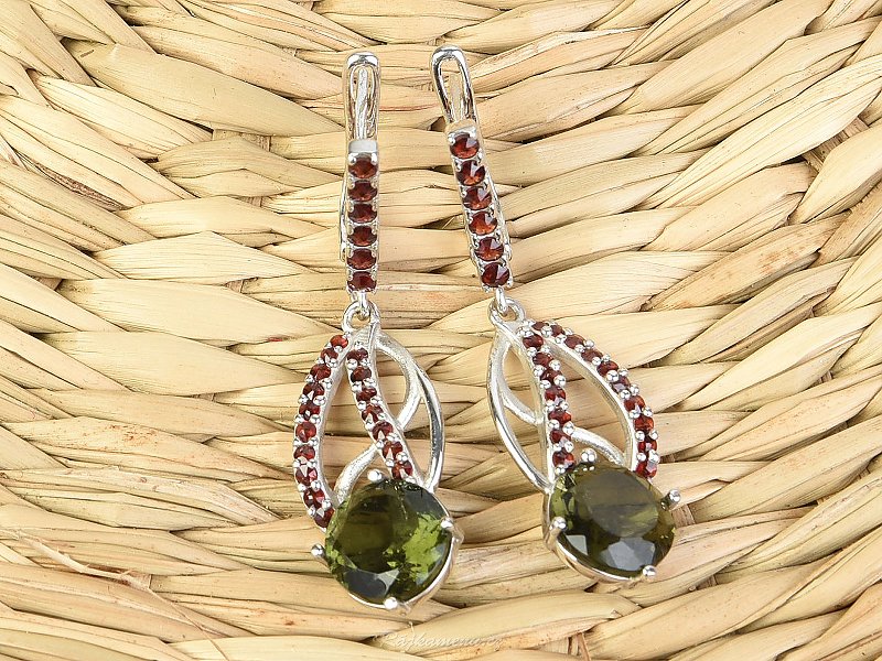 Luxurious earrings with moldavite and Ag 925/1000 Rh standard garnet