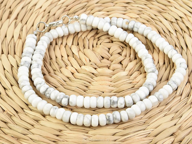 Necklace with magnesite buttons 45cm