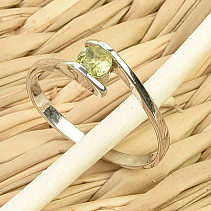 Prsten s olivínem vel.53 Ag 925/1000