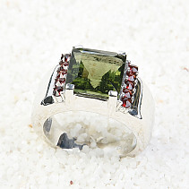 Prsten s vltavínem a granáty čtverec 10 x 10mm standard brus Ag 925/1000 + Rh