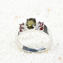 Prsten zdobený vltavínem a granáty ovál 7 x 5mm standard brus Ag 925/1000 + Rh