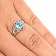 Prsten kytička s modrým topazem Ag 925/1000+Rh